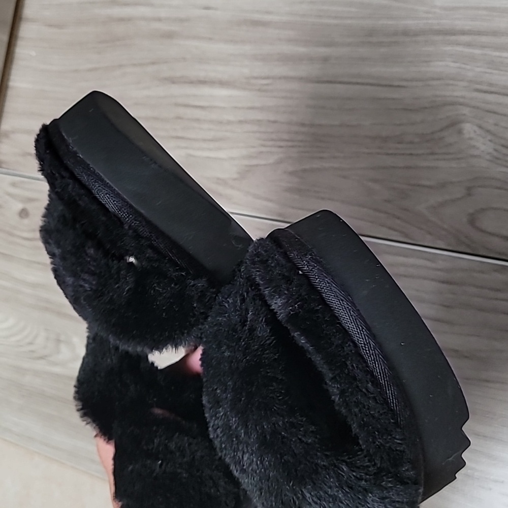 Koolaburra by UGG Fur-ah Black Faux Fur Slide Sandals Women’s Size 7 Buckle - Picture 7 of 10